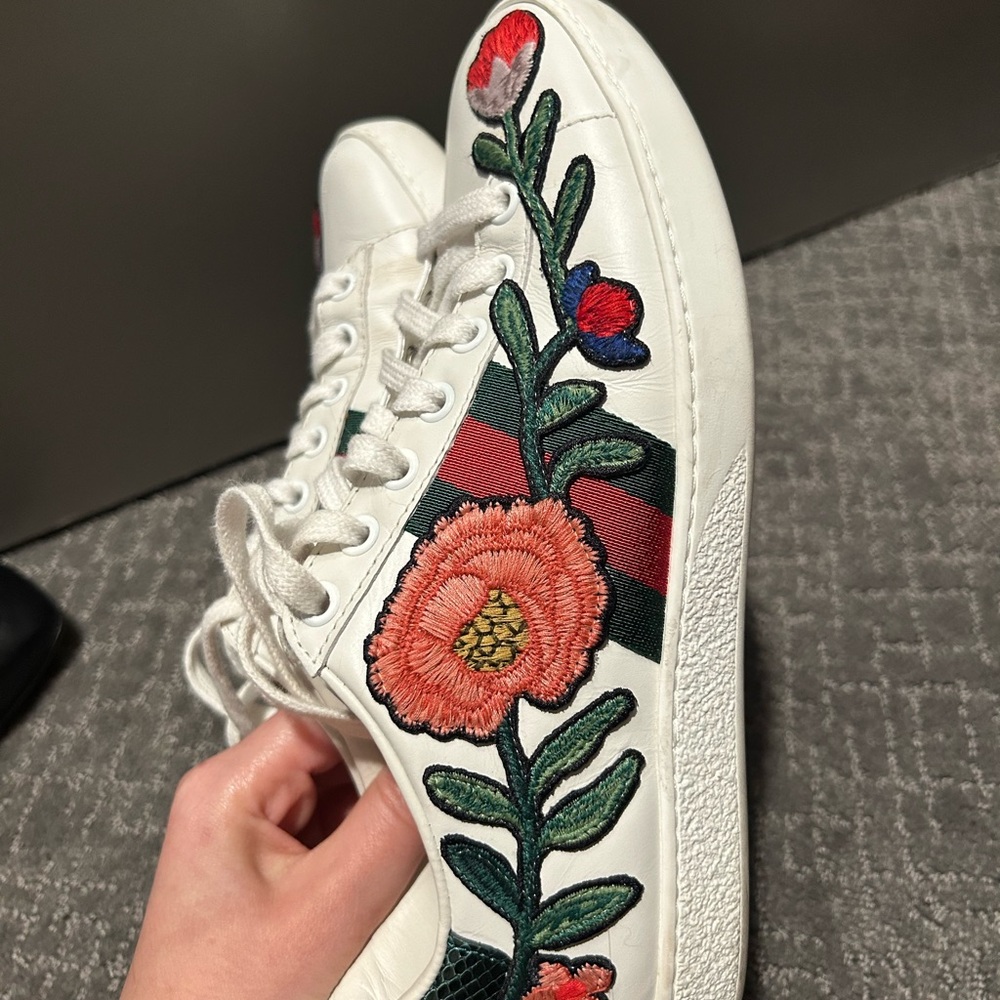 Gucci Embroidered Floral Sneakers - Picture 4 of 5